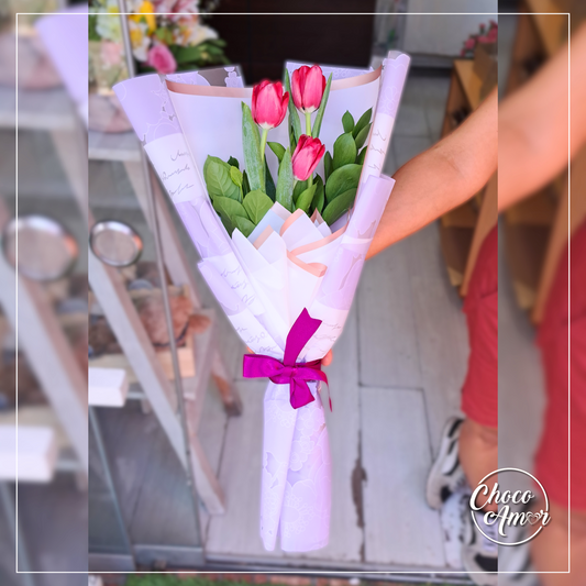 Ramo de 03 tulipanes